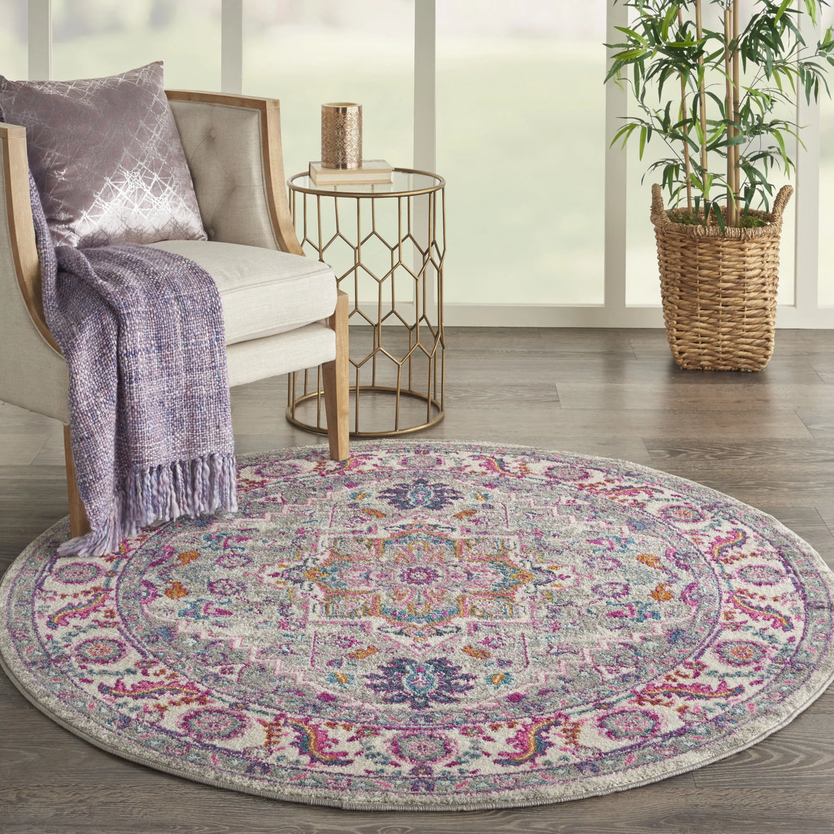 Light Grey Pink 4' Round Area Rug M781
