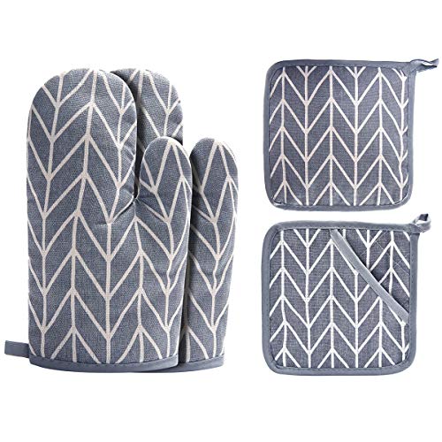 Oven Mitts and Potholders 4-Piece Set C671