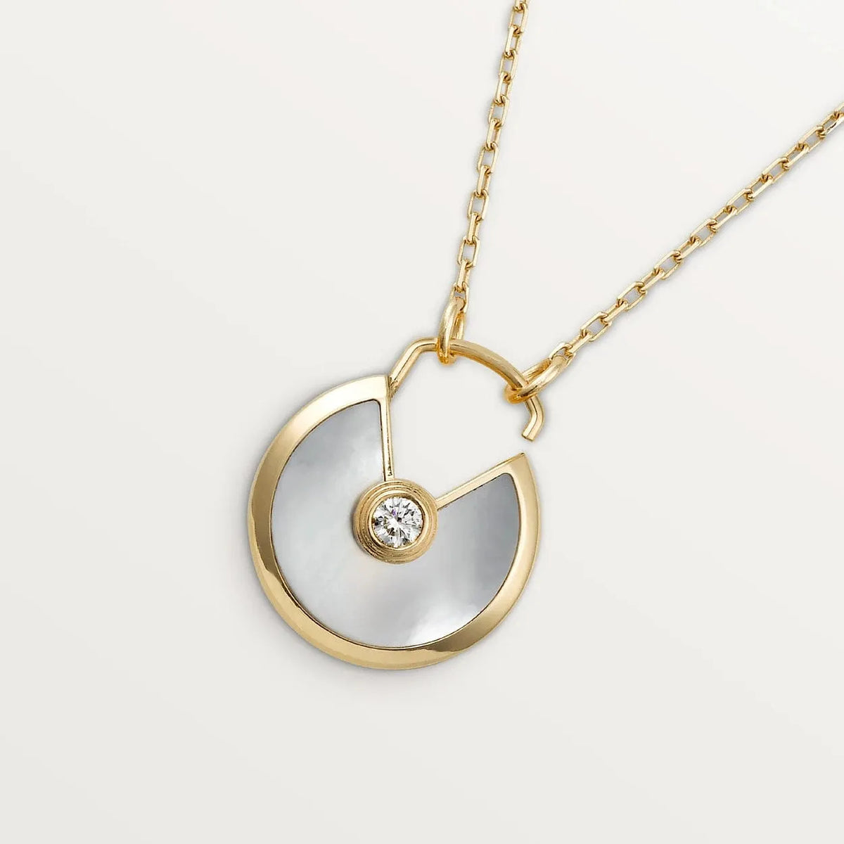 Amulet Necklace M4693
