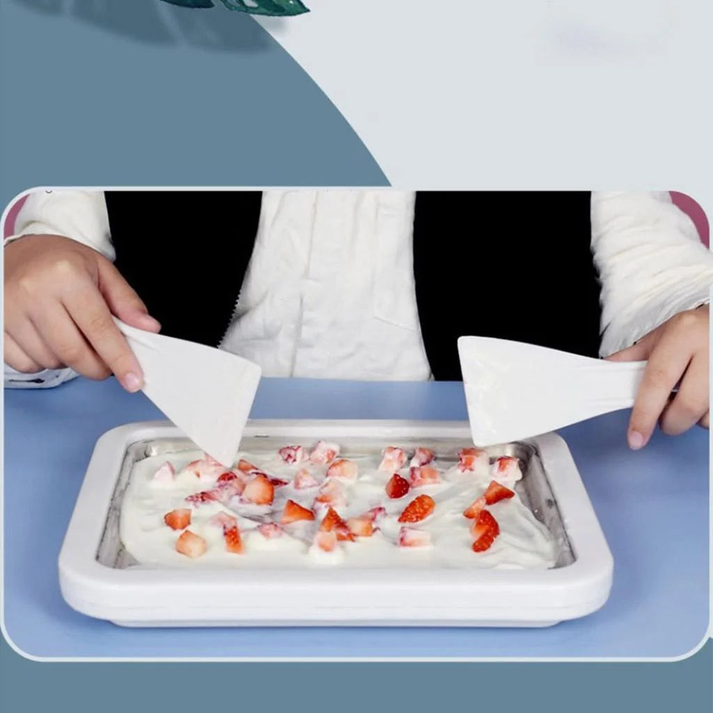 Rolled Pan with 2 Spatulas A396078